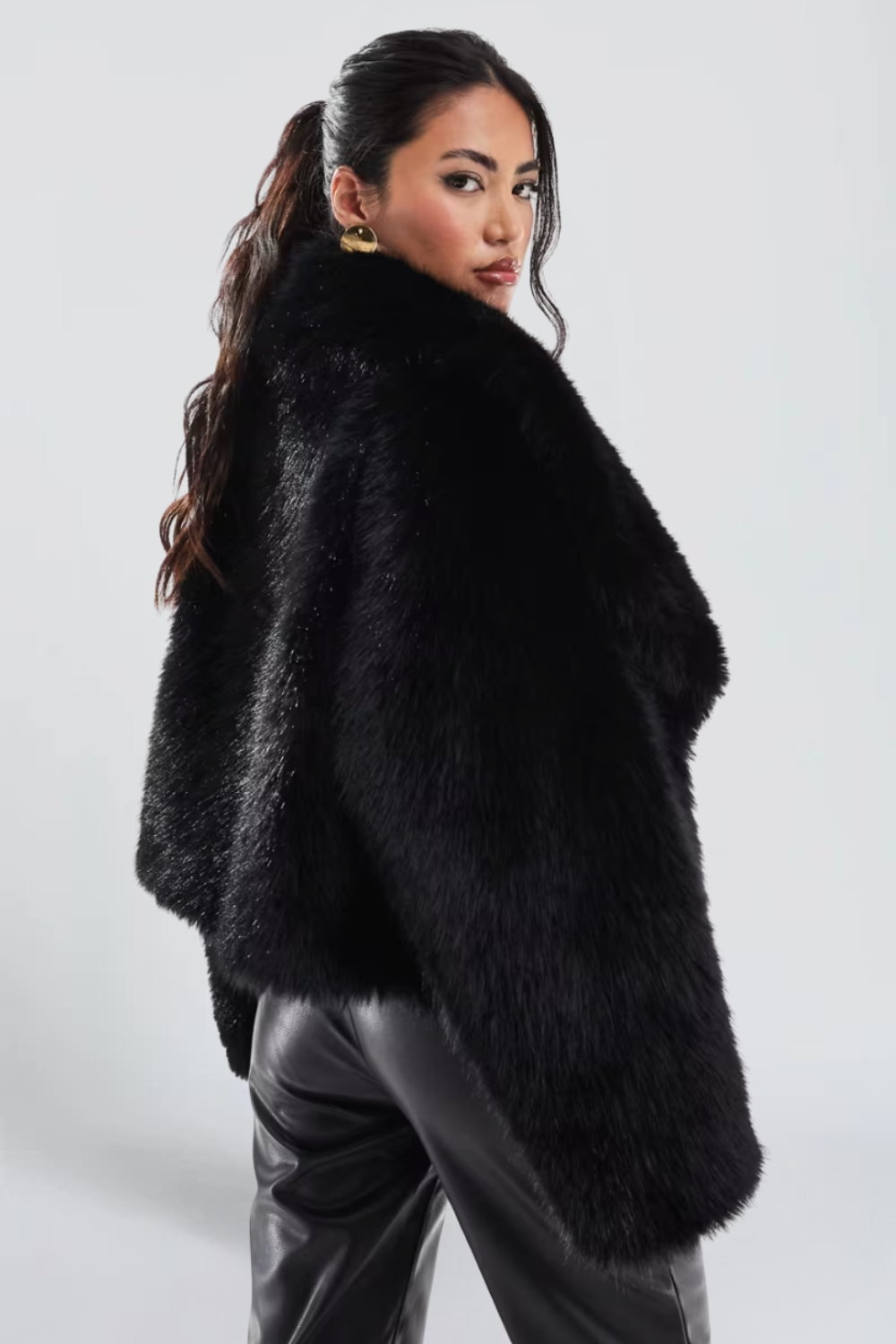 CherryBoo | BLACK FAUX FUR SHORT JACKET